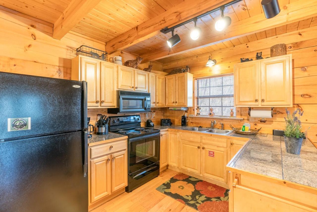 Moonshine Ridge Cabin With Hot Tub And Fire Pit Pigeon Forge Εξωτερικό φωτογραφία