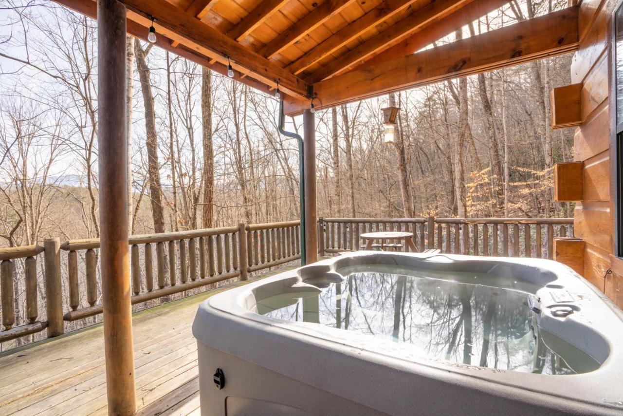Moonshine Ridge Cabin With Hot Tub And Fire Pit Pigeon Forge Εξωτερικό φωτογραφία