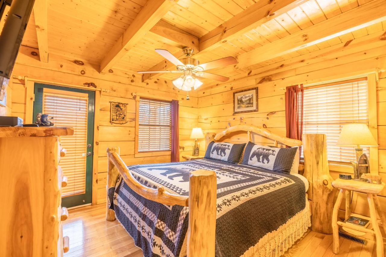 Moonshine Ridge Cabin With Hot Tub And Fire Pit Pigeon Forge Εξωτερικό φωτογραφία