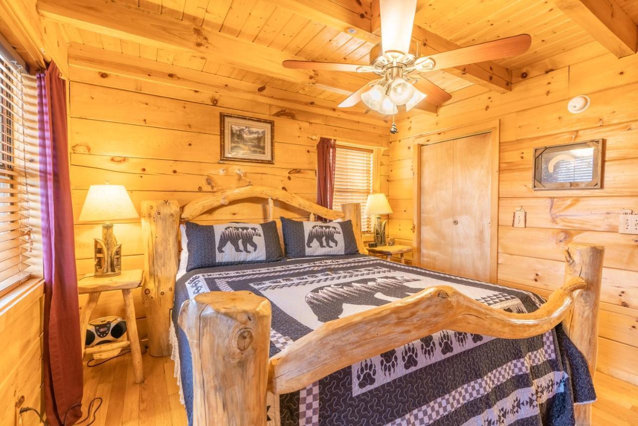 Moonshine Ridge Cabin With Hot Tub And Fire Pit Pigeon Forge Εξωτερικό φωτογραφία