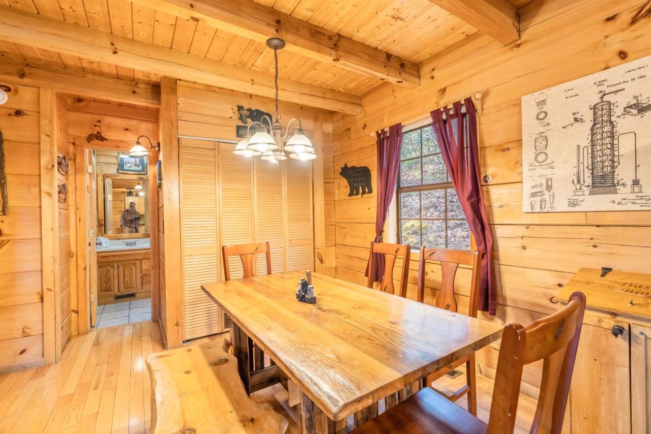 Moonshine Ridge Cabin With Hot Tub And Fire Pit Pigeon Forge Εξωτερικό φωτογραφία