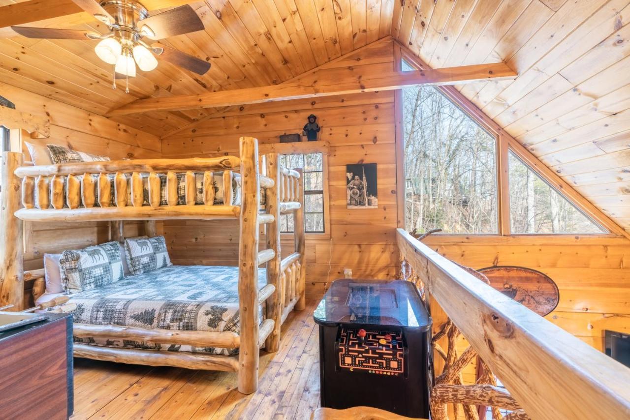 Moonshine Ridge Cabin With Hot Tub And Fire Pit Pigeon Forge Εξωτερικό φωτογραφία