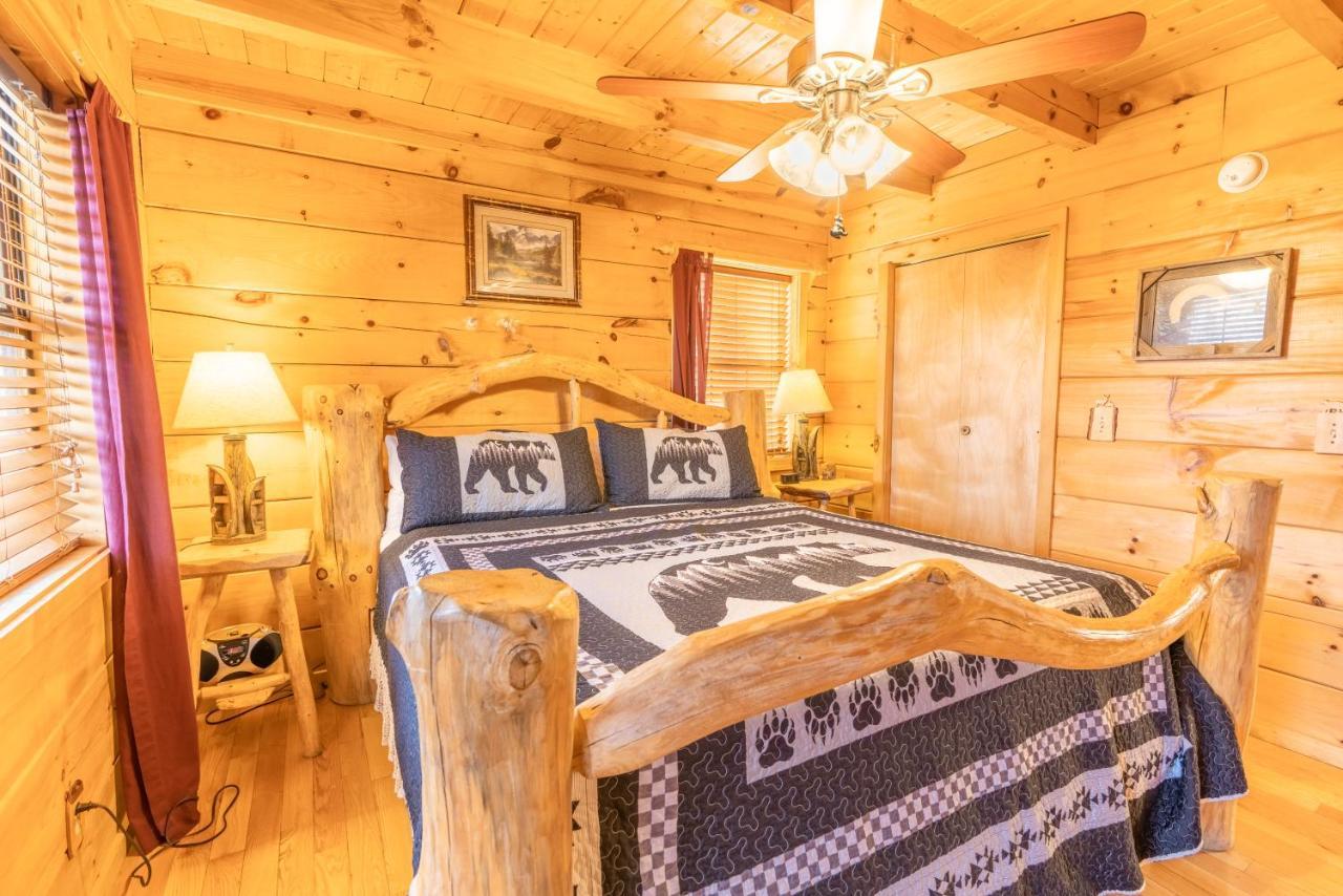 Moonshine Ridge Cabin With Hot Tub And Fire Pit Pigeon Forge Εξωτερικό φωτογραφία