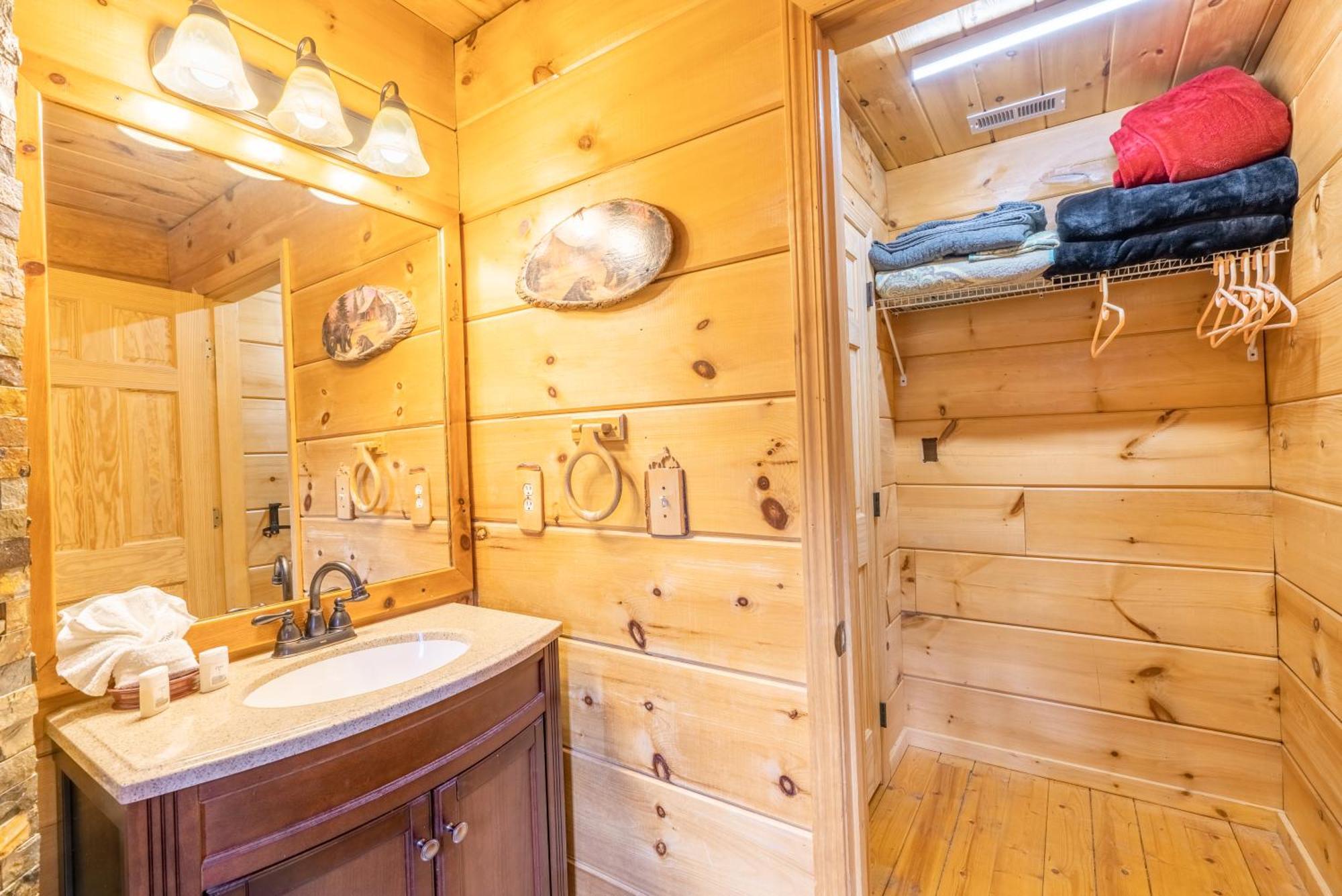 Moonshine Ridge Cabin With Hot Tub And Fire Pit Pigeon Forge Εξωτερικό φωτογραφία